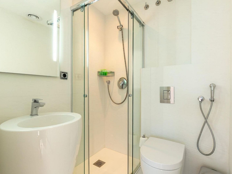 Elegant sea-view apartment in Diagonal Mar, Barcelona. Photo:  32