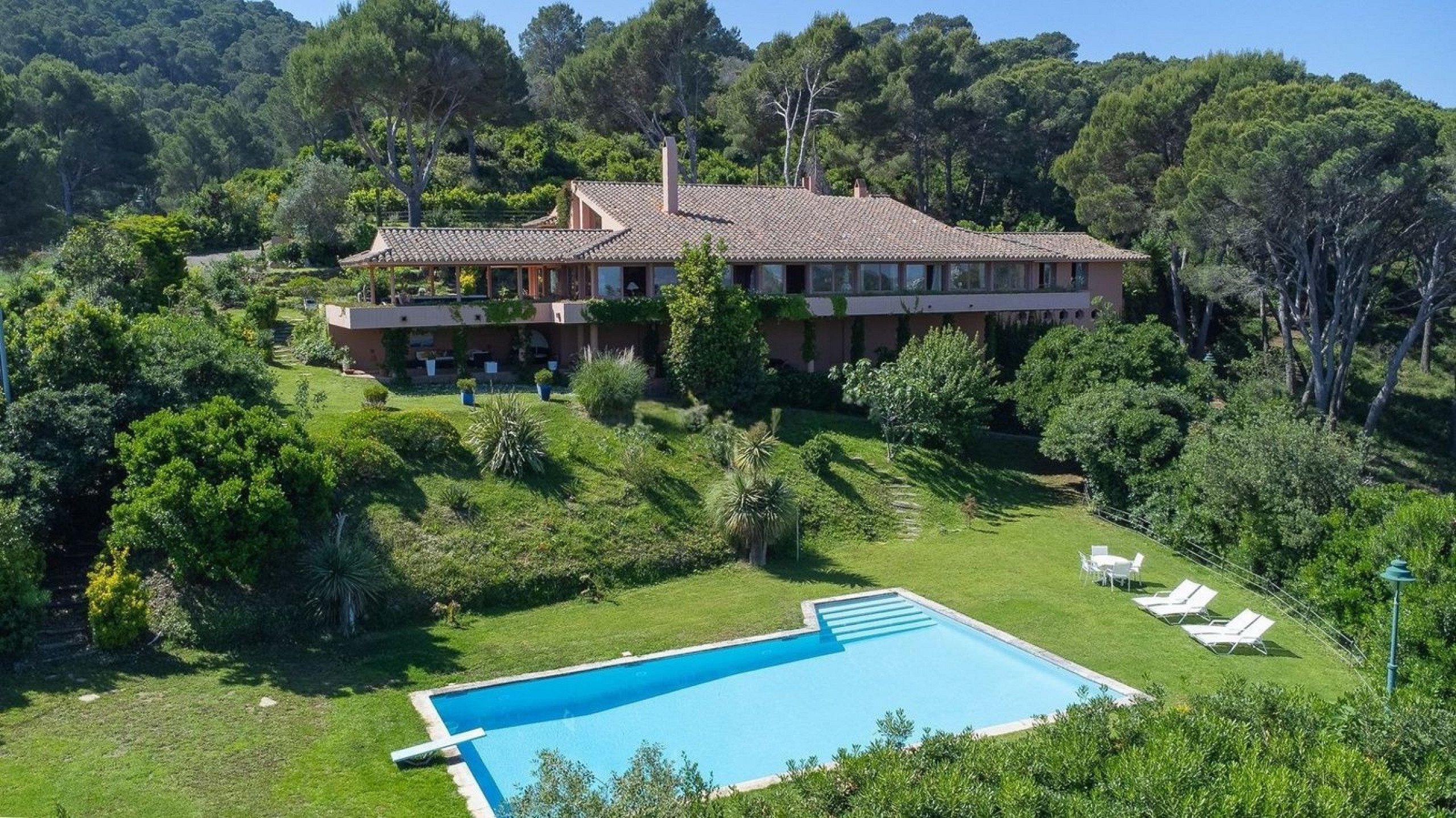 Exclusiva villa de autor en la Costa Brava con vistas al mar