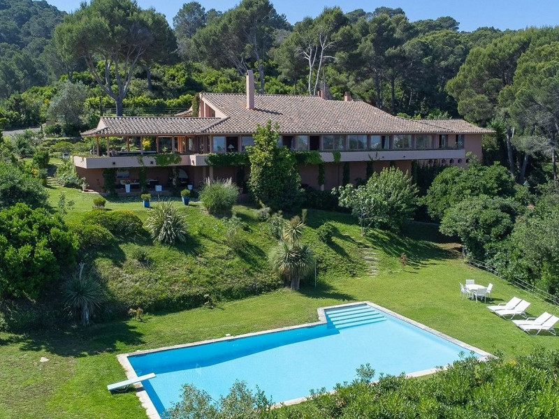Exclusiva villa de autor en la Costa Brava con vistas al mar