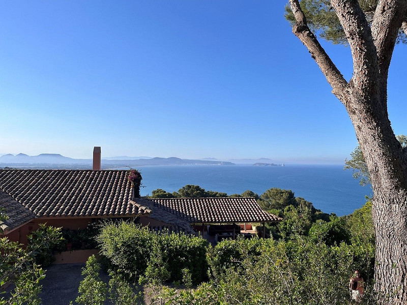 Exclusiva villa de autor en la Costa Brava con vistas al mar. Foto:  3