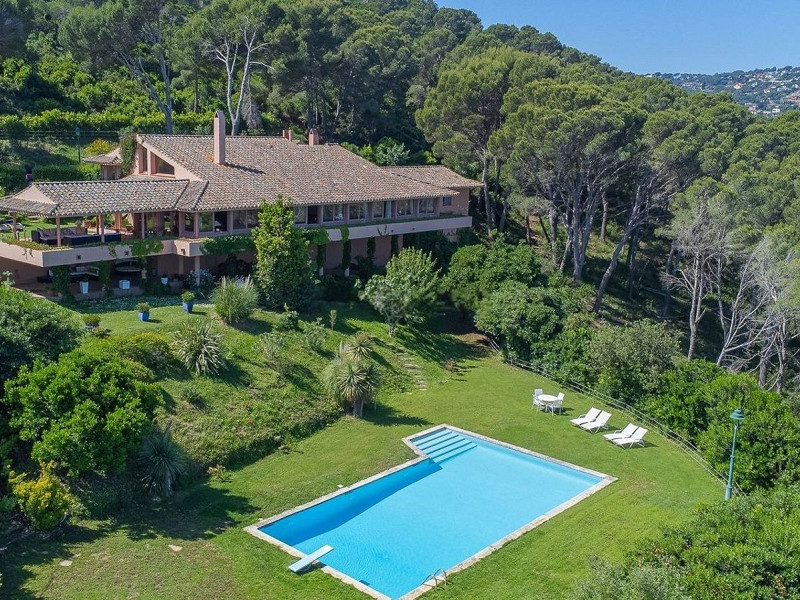 Exclusiva villa de autor en la Costa Brava con vistas al mar. Foto:  6