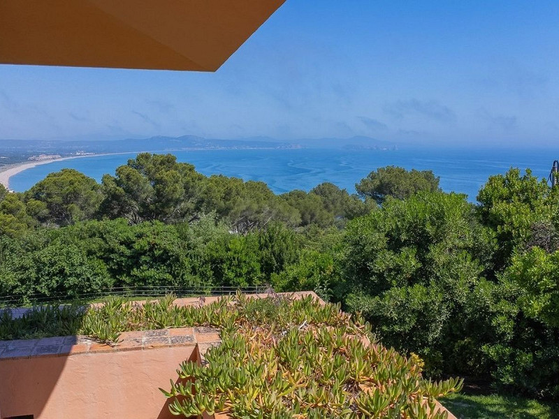 Exclusiva villa de autor en la Costa Brava con vistas al mar. Foto:  12