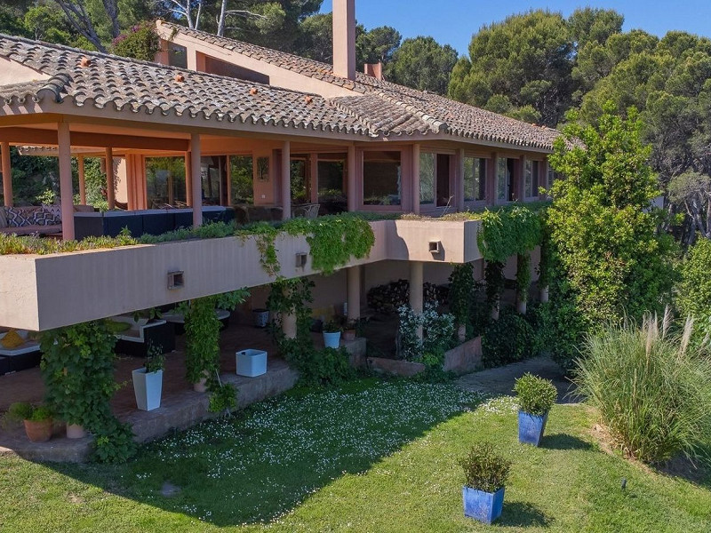 Exclusiva villa de autor en la Costa Brava con vistas al mar. Foto:  13