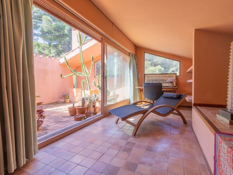 Exclusiva villa de autor en la Costa Brava con vistas al mar. Foto:  24
