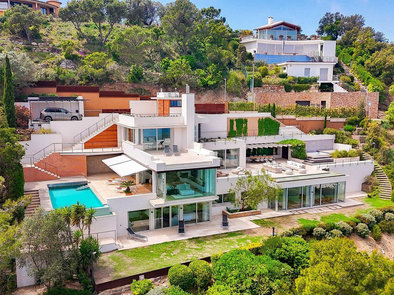 Exclusiva villa contemporánea con vistas panorámicas al mar en Begur, Costa Brava. Foto:  3