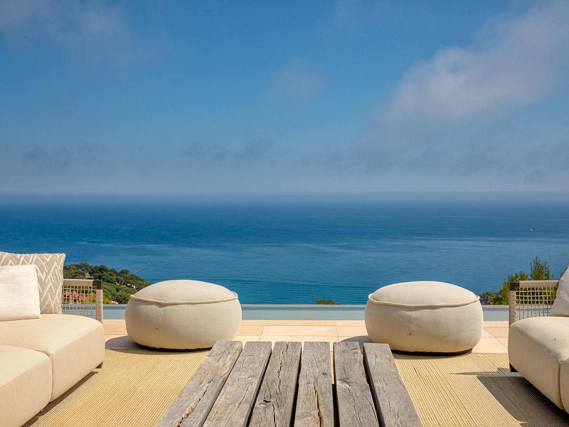 Exclusiva villa contemporánea con vistas panorámicas al mar en Begur, Costa Brava. Foto:  12