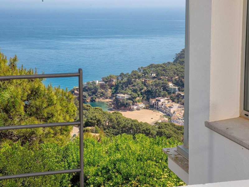 Exclusiva villa contemporánea con vistas panorámicas al mar en Begur, Costa Brava. Foto:  14