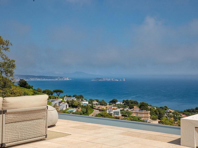 Exclusiva villa contemporánea con vistas panorámicas al mar en Begur, Costa Brava. Foto:  15