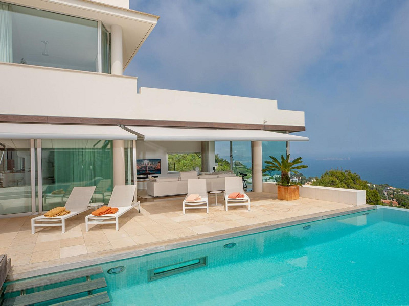 Exclusiva villa contemporánea con vistas panorámicas al mar en Begur, Costa Brava. Foto:  22