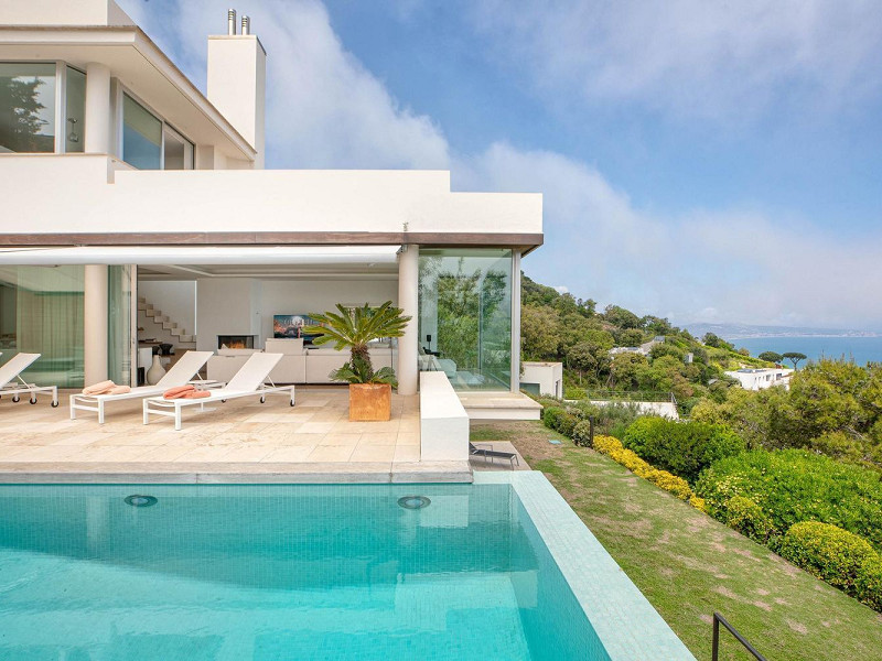 Exclusiva villa contemporánea con vistas panorámicas al mar en Begur, Costa Brava. Foto:  23