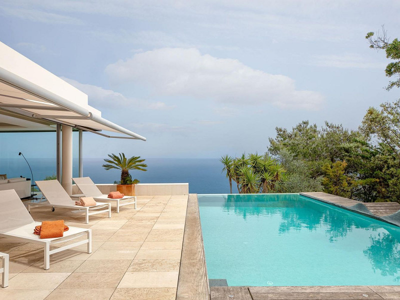 Exclusiva villa contemporánea con vistas panorámicas al mar en Begur, Costa Brava. Foto:  24