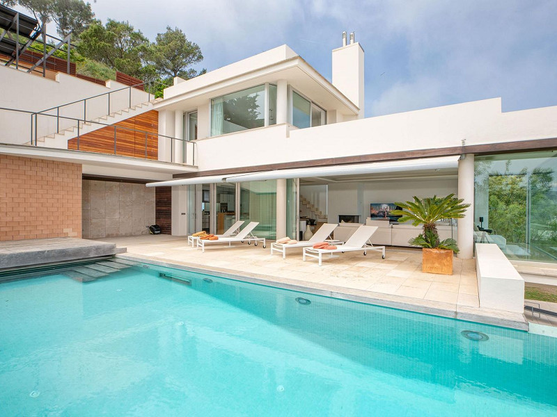 Exclusiva villa contemporánea con vistas panorámicas al mar en Begur, Costa Brava. Foto:  25
