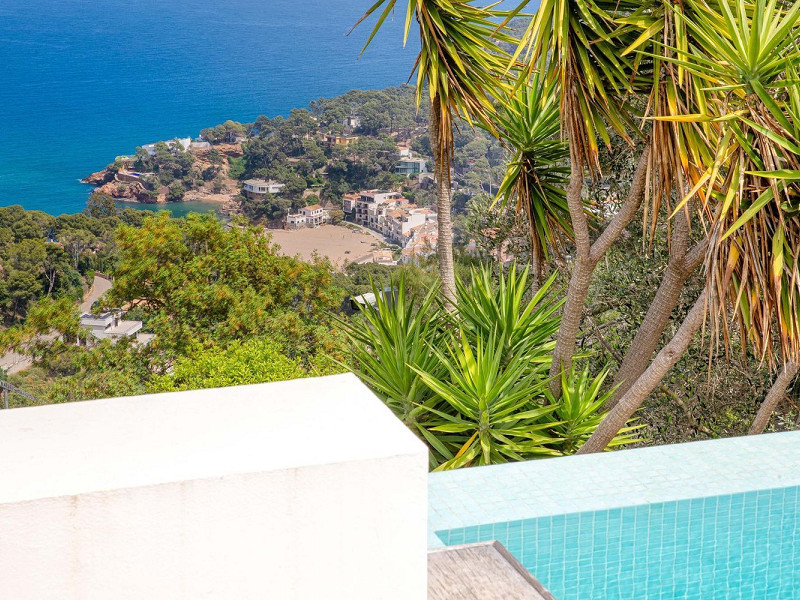 Exclusiva villa contemporánea con vistas panorámicas al mar en Begur, Costa Brava. Foto:  27
