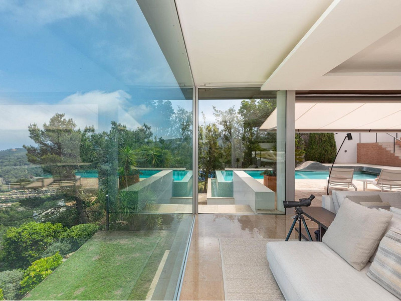 Exclusiva villa contemporánea con vistas panorámicas al mar en Begur, Costa Brava. Foto:  31
