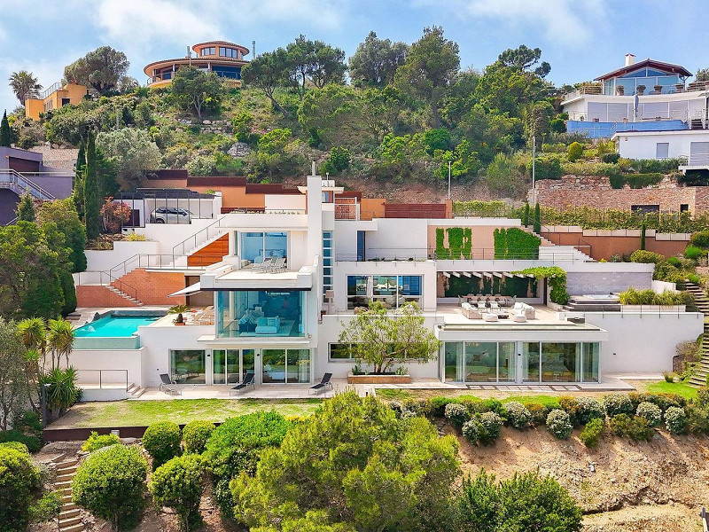 Exclusiva villa contemporánea con vistas panorámicas al mar en Begur, Costa Brava. Foto:  43