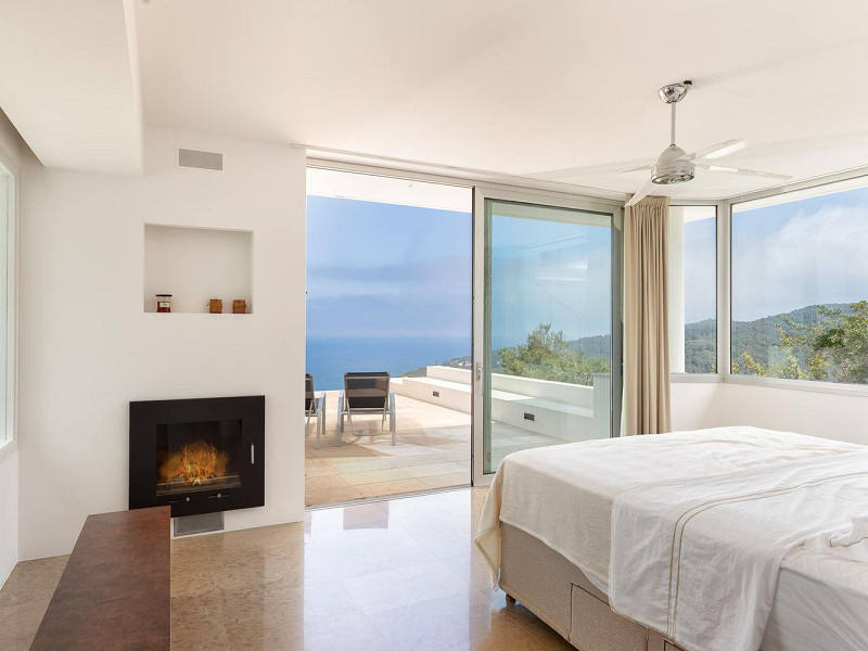Exclusiva villa contemporánea con vistas panorámicas al mar en Begur, Costa Brava. Foto:  44