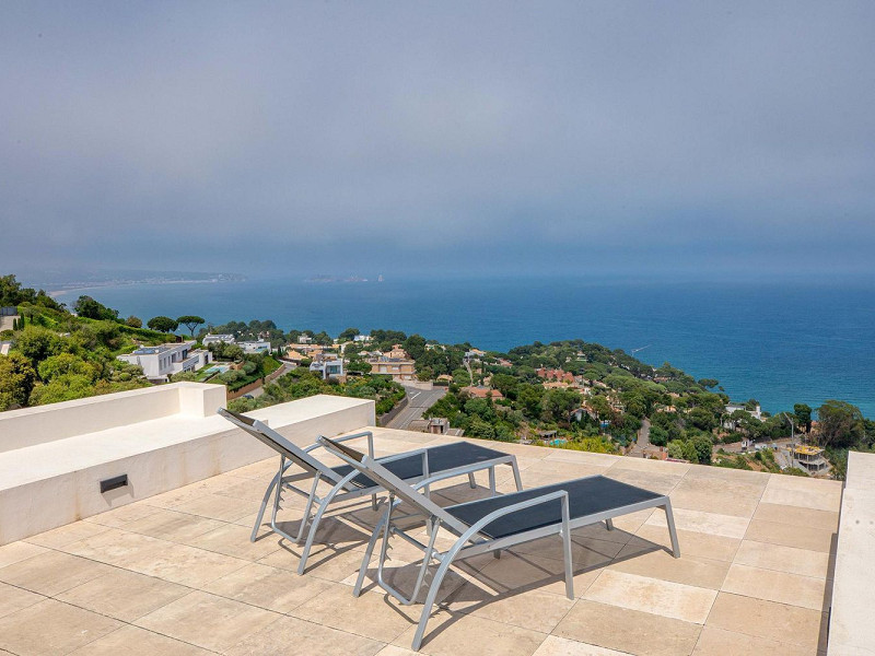 Exclusiva villa contemporánea con vistas panorámicas al mar en Begur, Costa Brava. Foto:  47