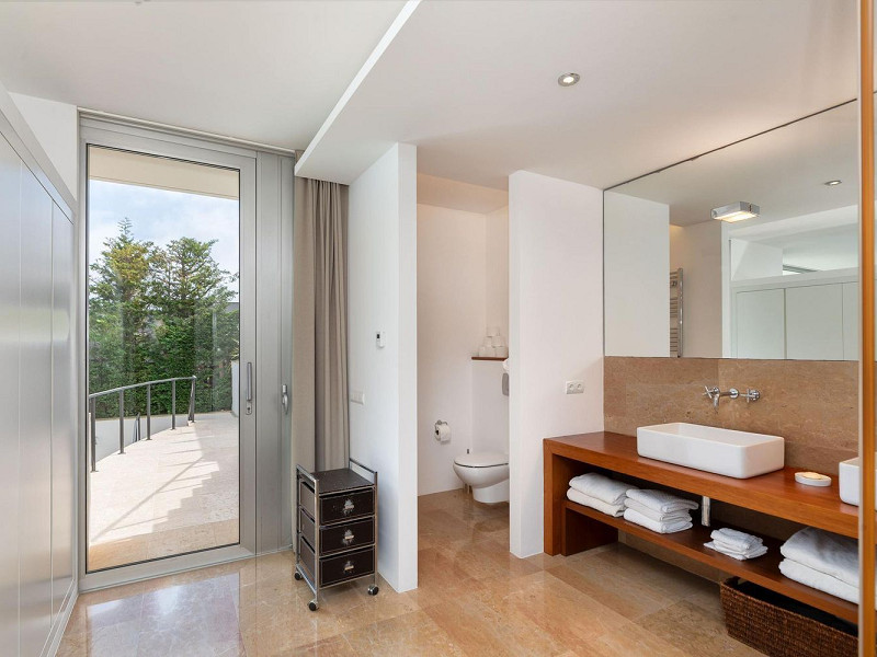 Exclusiva villa contemporánea con vistas panorámicas al mar en Begur, Costa Brava. Foto:  50
