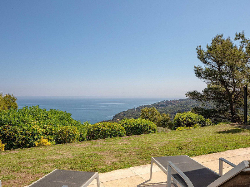 Exclusiva villa contemporánea con vistas panorámicas al mar en Begur, Costa Brava. Foto:  56
