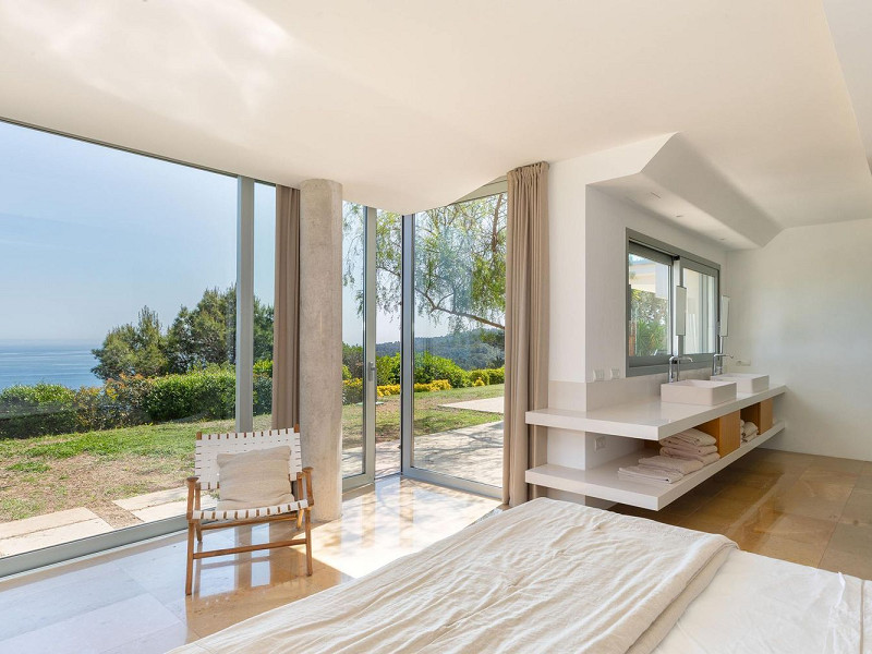 Exclusiva villa contemporánea con vistas panorámicas al mar en Begur, Costa Brava. Foto:  58