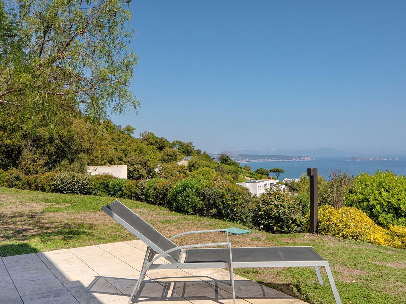 Exclusiva villa contemporánea con vistas panorámicas al mar en Begur, Costa Brava. Foto:  64