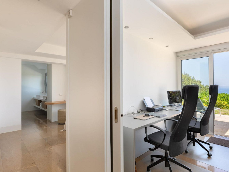 Exclusiva villa contemporánea con vistas panorámicas al mar en Begur, Costa Brava. Foto:  76