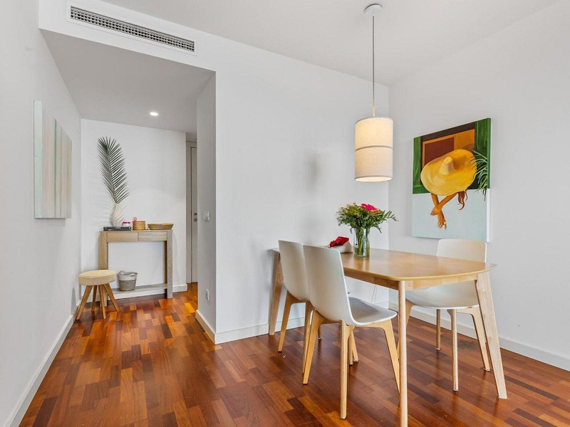 Modern and bright apartment with terrace in Diagonal Mar, Barcelona. Photo:  11