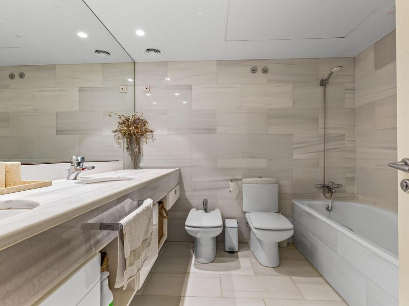 Modern and bright apartment with terrace in Diagonal Mar, Barcelona. Photo:  17