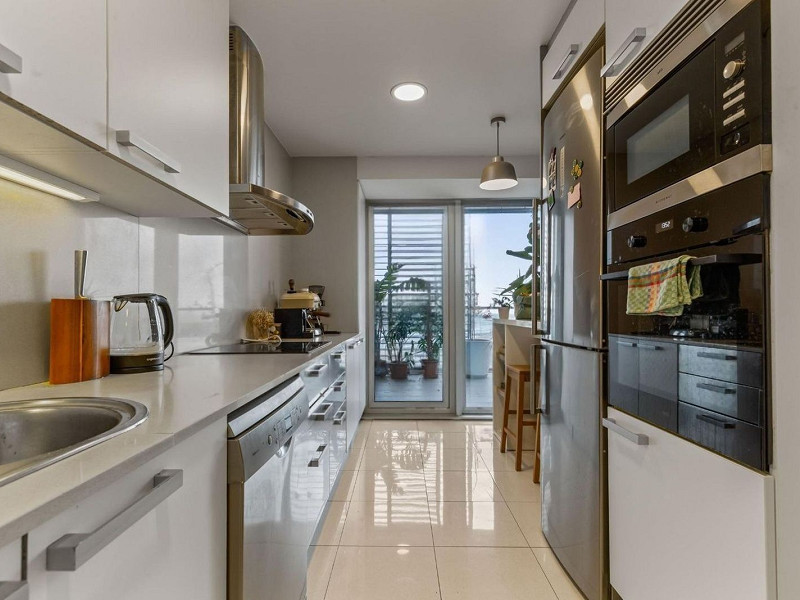 Modern and bright apartment with terrace in Diagonal Mar, Barcelona. Photo:  18