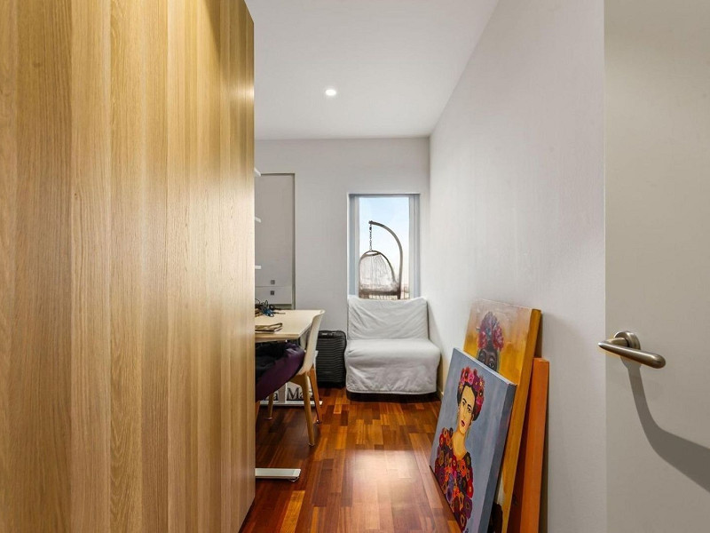 Modern and bright apartment with terrace in Diagonal Mar, Barcelona. Photo:  24