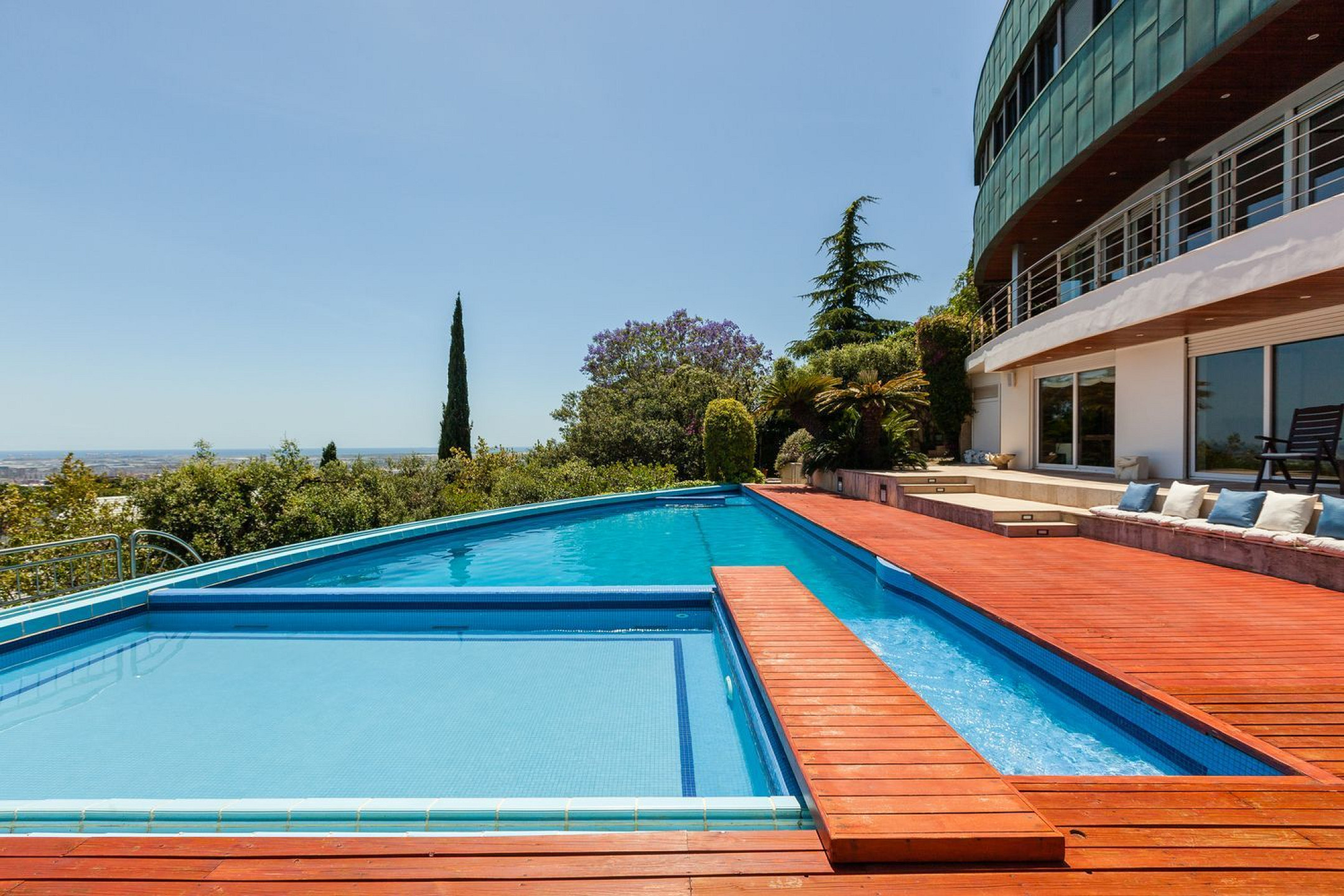 Авторская вилла с двумя бассейнами в Esplugues de Llobregat, Барселона