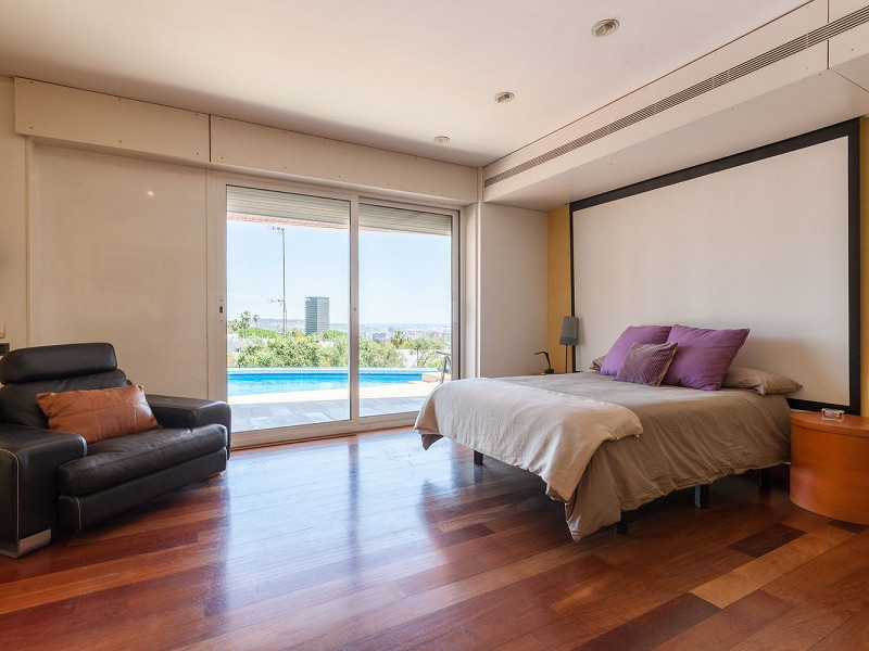 Авторская вилла с двумя бассейнами в Esplugues de Llobregat, Барселона. Фото:  13