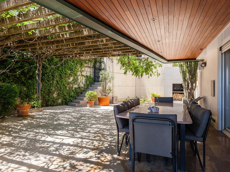 Авторская вилла с двумя бассейнами в Esplugues de Llobregat, Барселона. Фото:  14