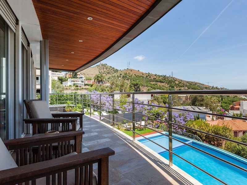 Авторская вилла с двумя бассейнами в Esplugues de Llobregat, Барселона. Фото:  21
