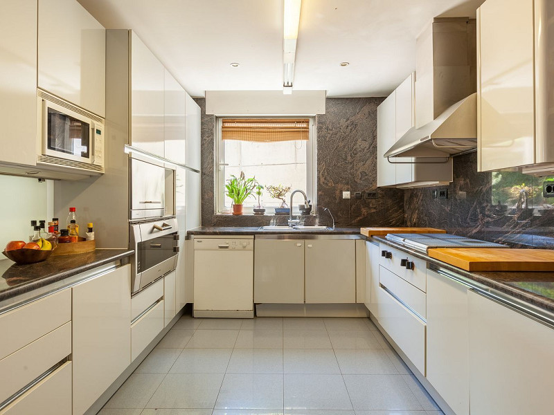 Авторская вилла с двумя бассейнами в Esplugues de Llobregat, Барселона. Фото:  26