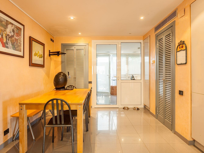 Авторская вилла с двумя бассейнами в Esplugues de Llobregat, Барселона. Фото:  28