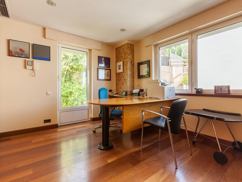 Авторская вилла с двумя бассейнами в Esplugues de Llobregat, Барселона. Фото:  39