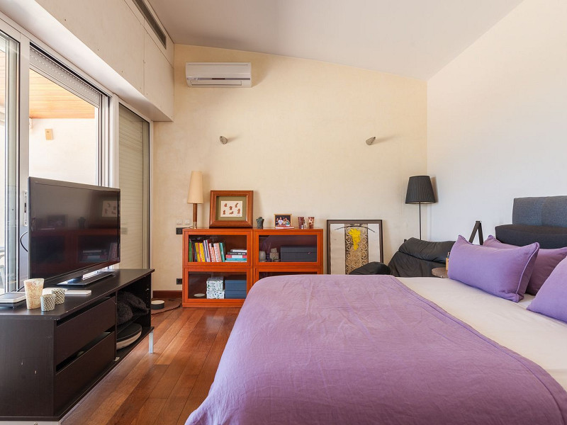 Авторская вилла с двумя бассейнами в Esplugues de Llobregat, Барселона. Фото:  42