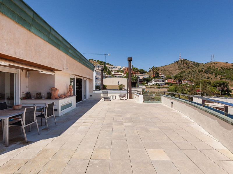 Авторская вилла с двумя бассейнами в Esplugues de Llobregat, Барселона. Фото:  46