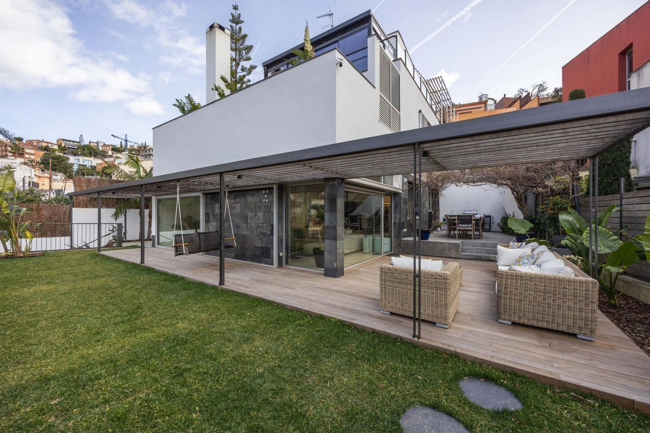 Современная дизайнерская вилла с частным бассейном в Esplugues de Llobregat, Барселона