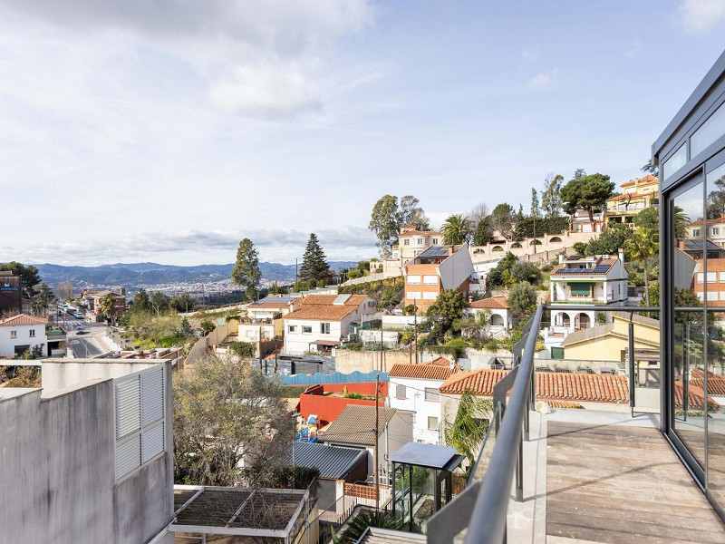 Современная дизайнерская вилла с частным бассейном в Esplugues de Llobregat, Барселона. Фото:  44