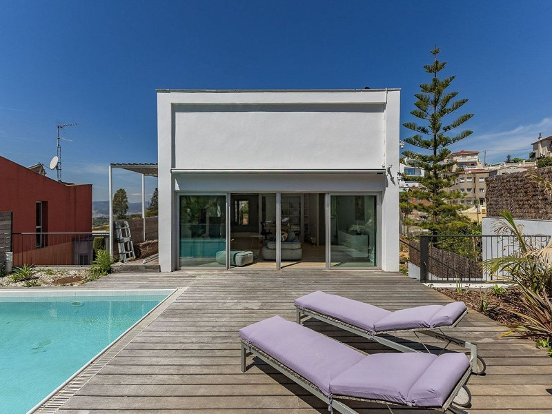 Современный дом с бассейном в Esplugues de Llobregat, Барселона. Фото:  4