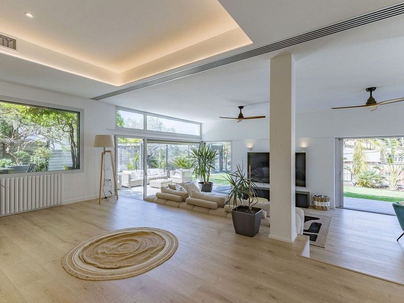 Современный дом с бассейном в Esplugues de Llobregat, Барселона. Фото:  5