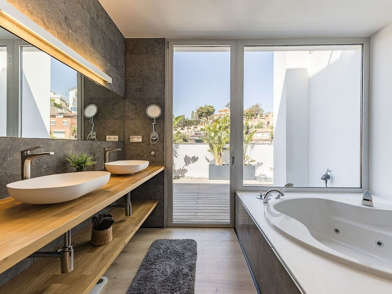 Современный дом с бассейном в Esplugues de Llobregat, Барселона. Фото:  11