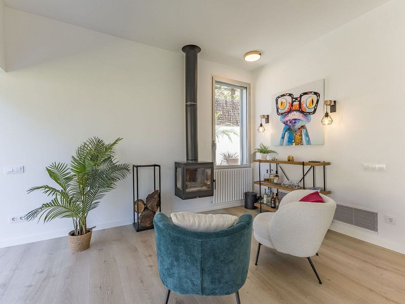 Современный дом с бассейном в Esplugues de Llobregat, Барселона. Фото:  17