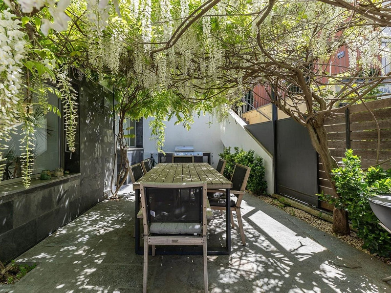 Современный дом с бассейном в Esplugues de Llobregat, Барселона. Фото:  21