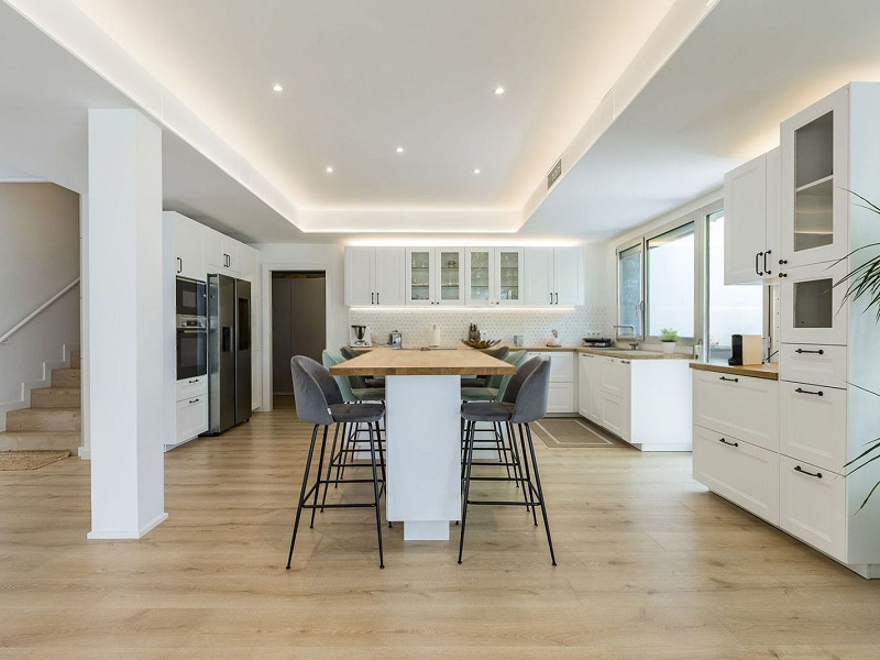 Современный дом с бассейном в Esplugues de Llobregat, Барселона. Фото:  25