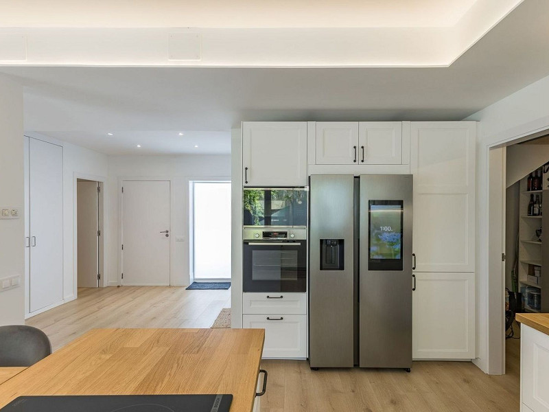 Современный дом с бассейном в Esplugues de Llobregat, Барселона. Фото:  28
