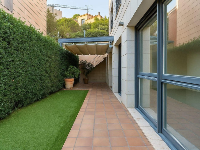 Современная вилла с бассейном в Esplugues de Llobregat, Барселона. Фото:  43