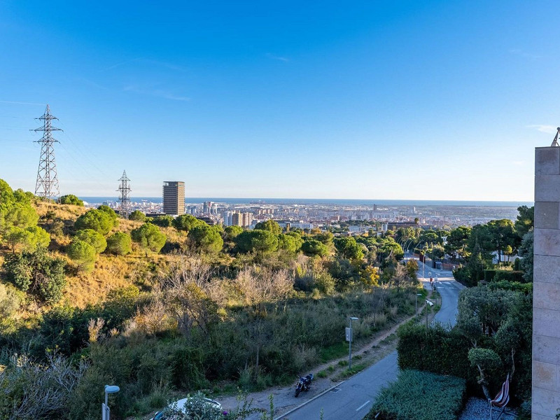 Современная вилла с бассейном в Esplugues de Llobregat, Барселона. Фото:  46